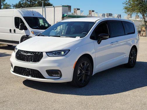 2026 Chrysler Pacifica L