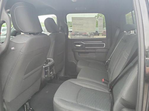 2025 RAM 2500 Big Horn Crew Cab 4x4 6'4' Box