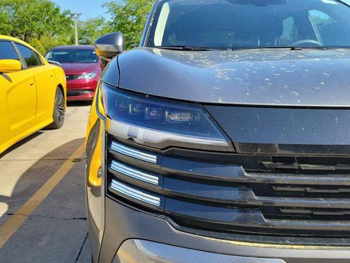 Gun Metallic 2025 Nissan Kicks SV