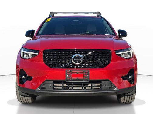 2023 Volvo XC40 B5 Plus Dark Theme