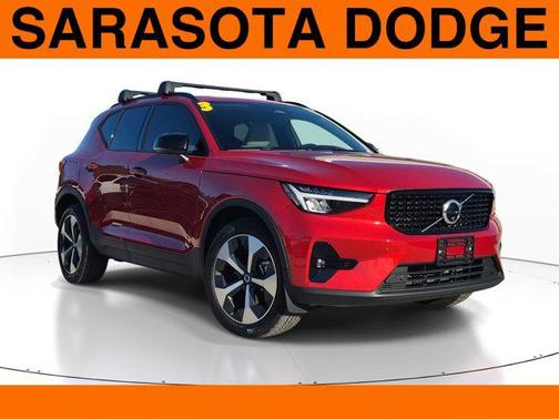 2023 Volvo XC40 B5 Plus Dark Theme