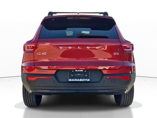 2023 Volvo XC40 B5 Plus Dark Theme