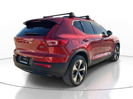 2023 Volvo XC40 B5 Plus Dark Theme