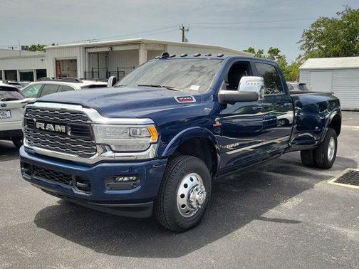 2024 RAM 3500 Limited Crew Cab 4x4 8' Box