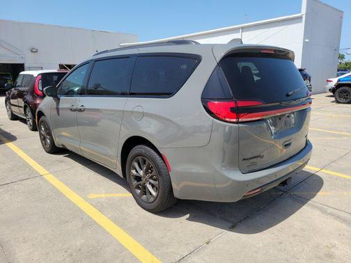 2021 Chrysler Pacifica Touring L
