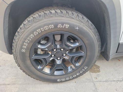 2022 Jeep Cherokee Trailhawk