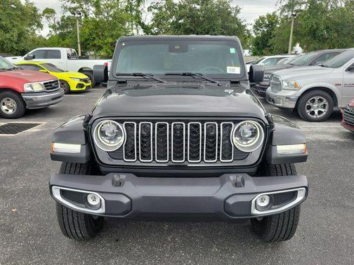 2025 Jeep Wrangler 4-Door Sahara 4x4