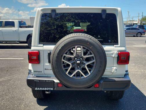 2025 Jeep Wrangler 4-Door Sahara 4x4