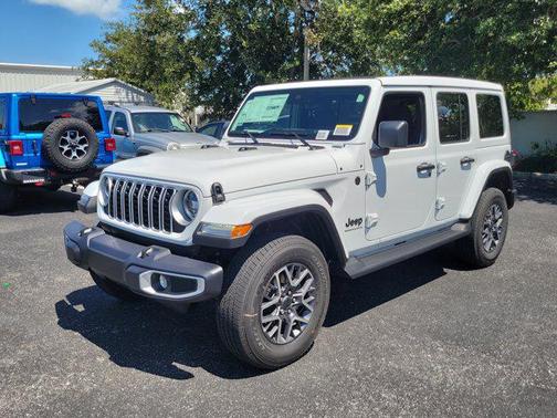 2025 Jeep Wrangler 4-Door Sahara 4x4