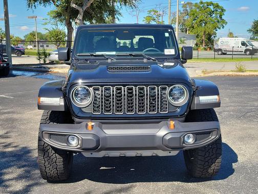 Black Clearcoat 2026 Jeep Gladiator Mojave 4x4