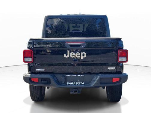 2022 Jeep Gladiator Overland