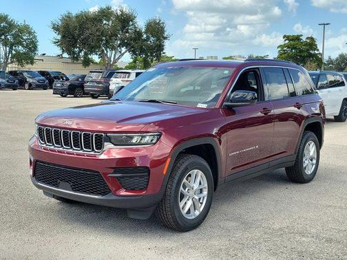 2025 Jeep Grand Cherokee Laredo