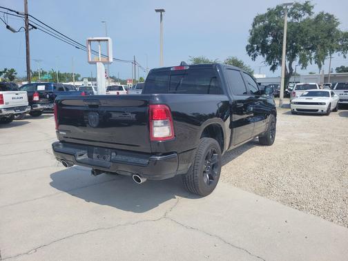 Diamond Black Crystal Pearlcoat 2024 RAM 1500 Big Horn/Lone Star