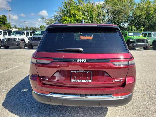 2025 Jeep Grand Cherokee Laredo