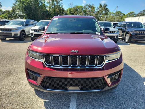 2025 Jeep Grand Cherokee Laredo