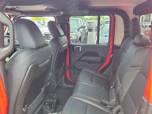 2025 Jeep Gladiator High Tide