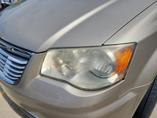 2013 Chrysler Town & Country Touring