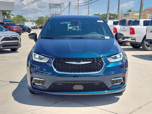 2025 Chrysler Pacifica L