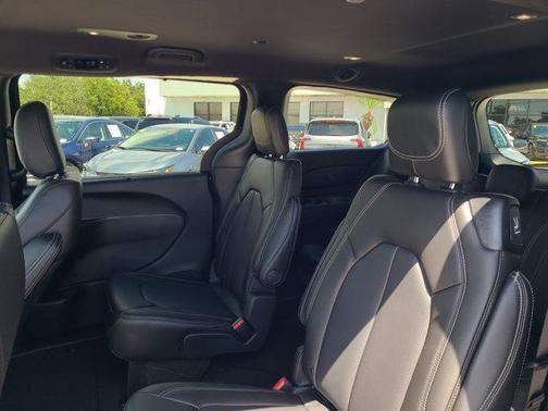 2025 Chrysler Pacifica L