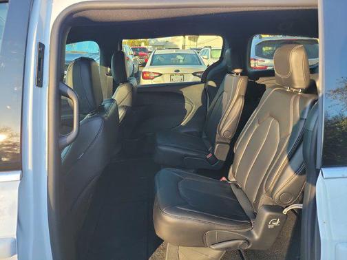 2026 Chrysler Pacifica L