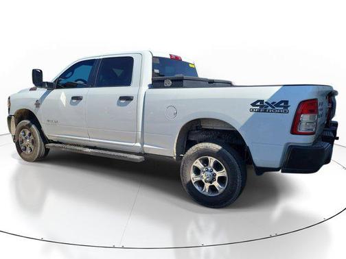 Bright White Clearcoat 2022 RAM 2500 Tradesman Crew Cab 4x4 6'4' Box