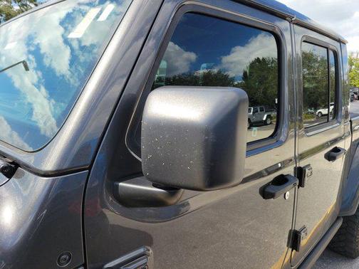 2024 Jeep Gladiator Jeep Beach