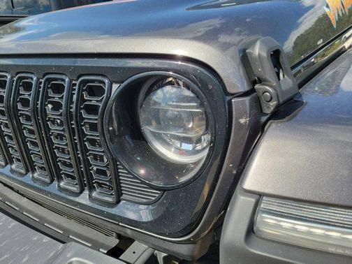 2024 Jeep Gladiator Jeep Beach