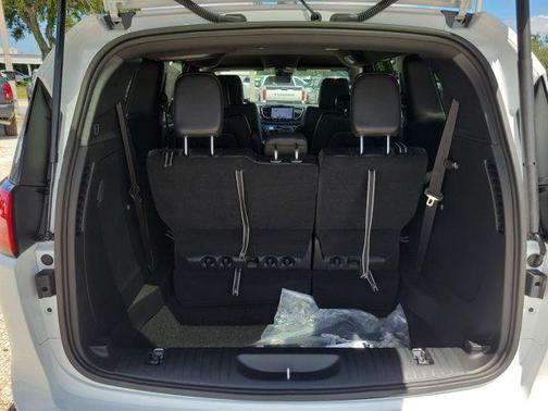 2026 Chrysler Voyager LX