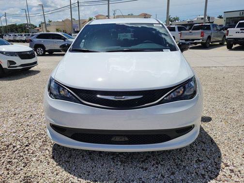 2026 Chrysler Voyager LX