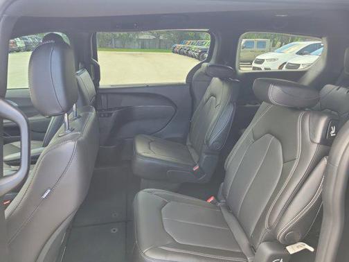 2025 Chrysler Pacifica L