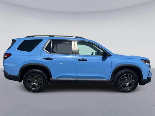 Sky Blue Pearl 2024 Honda Pilot TrailSport