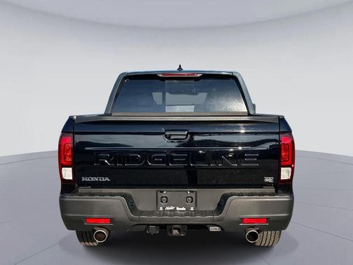 Crystal Black Pearl 2025 Honda Ridgeline RTL