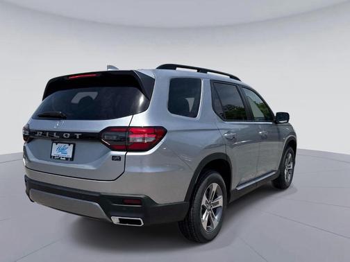 Solar Silver Metallic 2026 Honda Pilot EX-L
