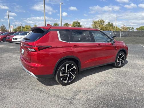 2024 Mitsubishi Outlander SE