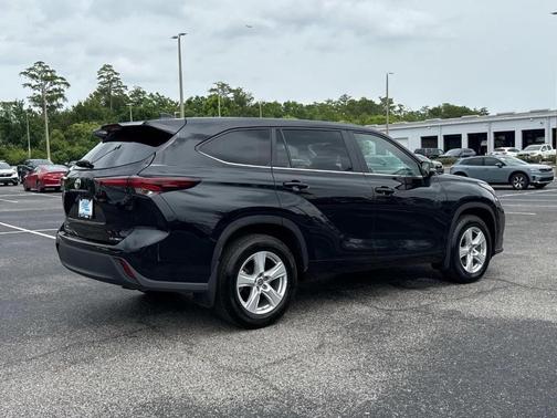 2024 Toyota Highlander LE