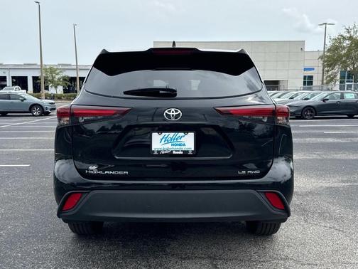 2024 Toyota Highlander LE