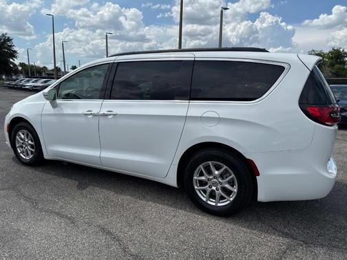 2022 Chrysler Pacifica Touring-L