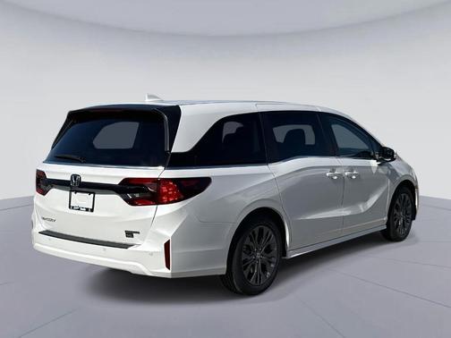 Platinum White Pearl 2026 Honda Odyssey Touring