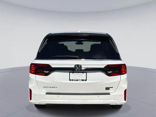 Platinum White Pearl 2026 Honda Odyssey Touring