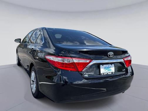 Midnight Black Metallic 2017 Toyota Camry LE