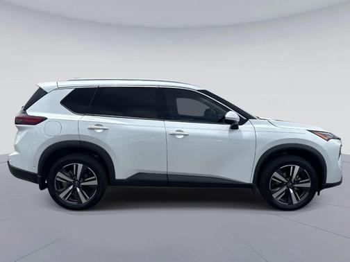 Everest White P 2024 Nissan Rogue SL