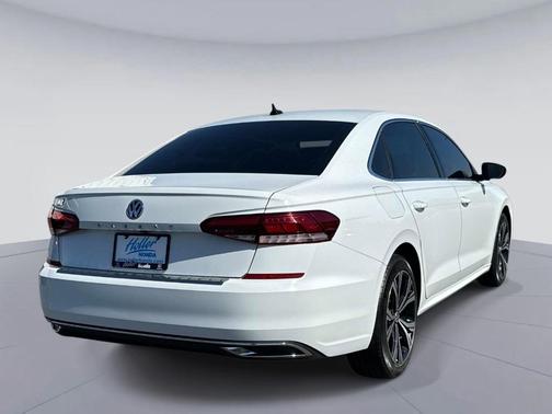 Pure White 2022 Volkswagen Passat 2.0T SE