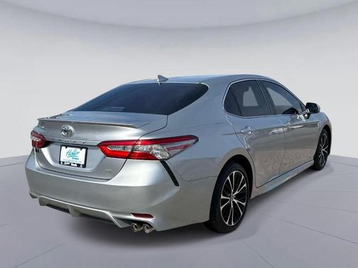 Celestial Silver Metallic 2019 Toyota Camry SE