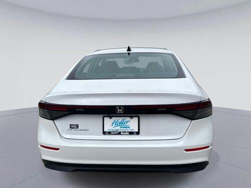 Platinum White Pearl 2026 Honda Accord SE