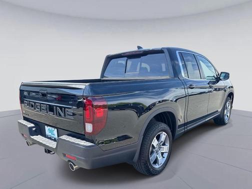 Crystal Black Pearl 2025 Honda Ridgeline RTL