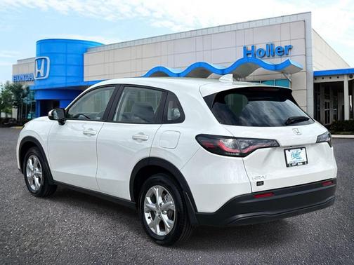 Platinum White Pearl 2023 Honda HR-V LX