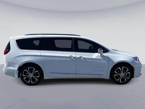 2024 Chrysler Pacifica Pinnacle