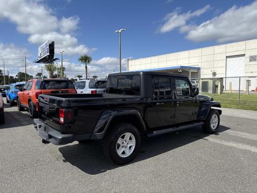 2023 Jeep Gladiator Sport