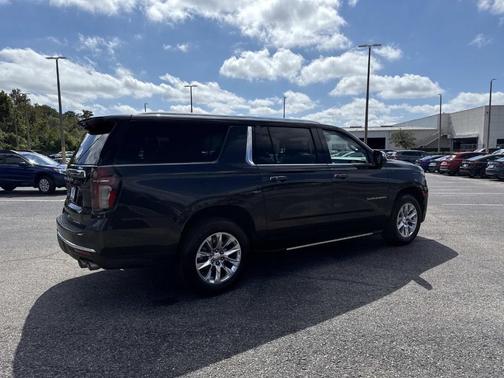 2023 Chevrolet Suburban Premier