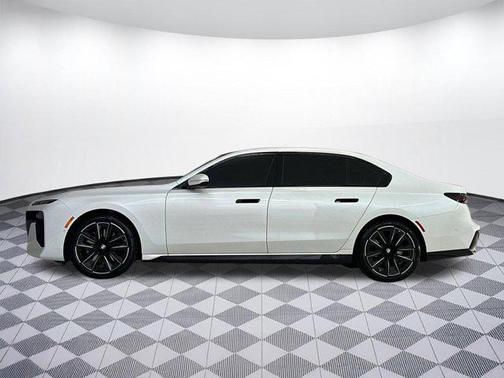Mineral White Metallic 2025 BMW 740 740i